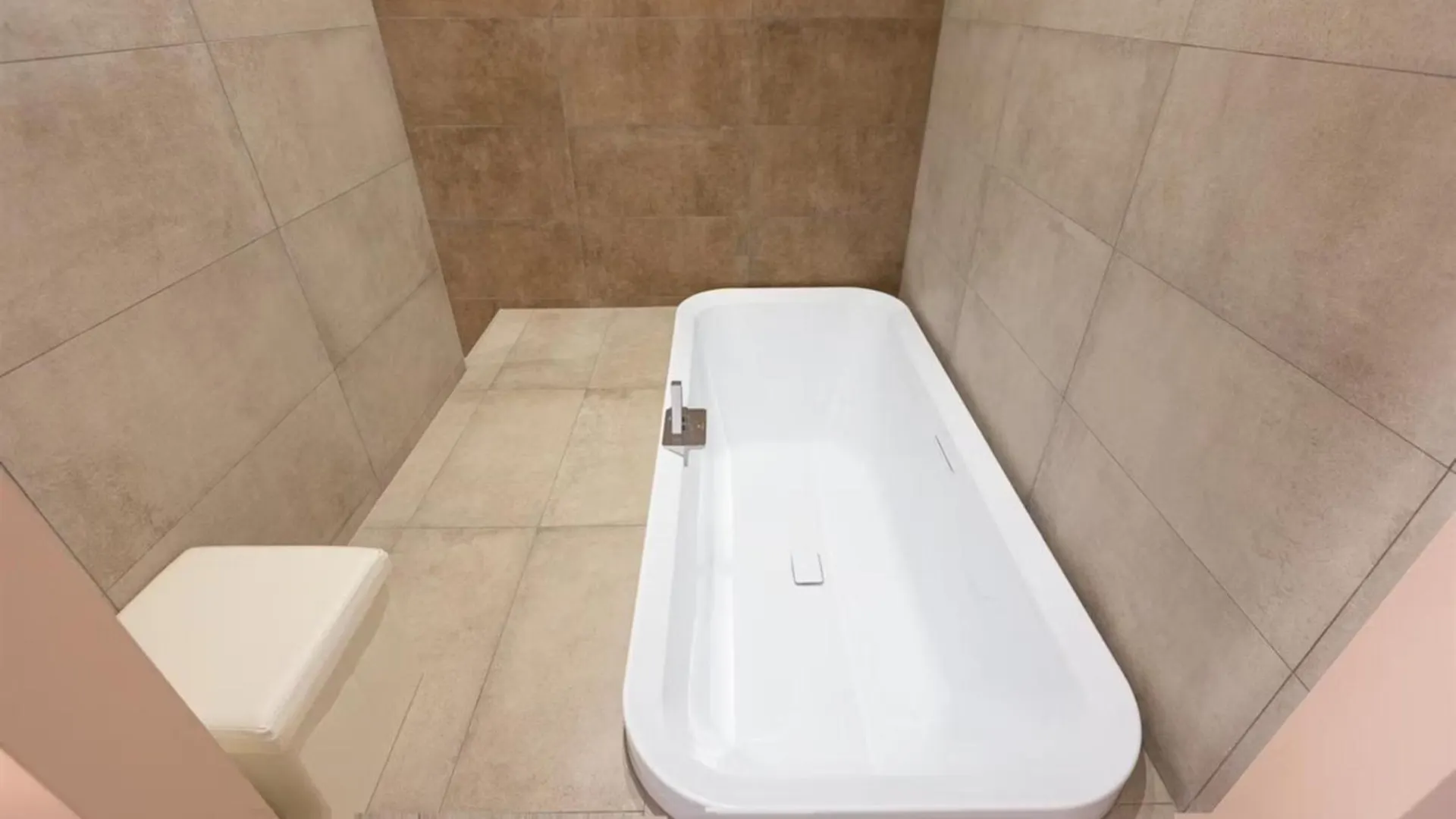 One Bedroom Apartment For Rent - Check Profile Řím