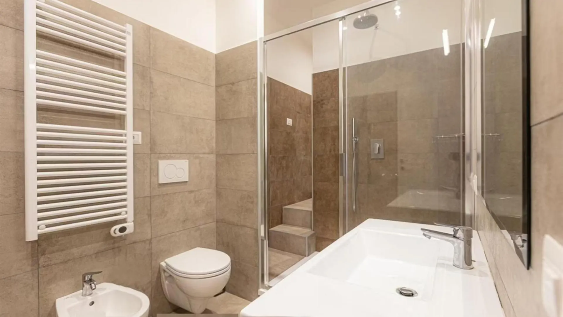 One Bedroom Apartment For Rent - Check Profile Řím