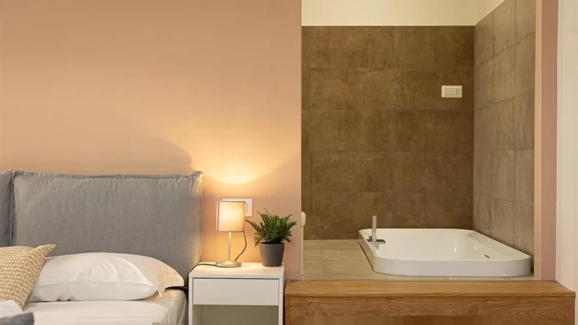 One Bedroom Apartment For Rent - Check Profile Řím 0*,