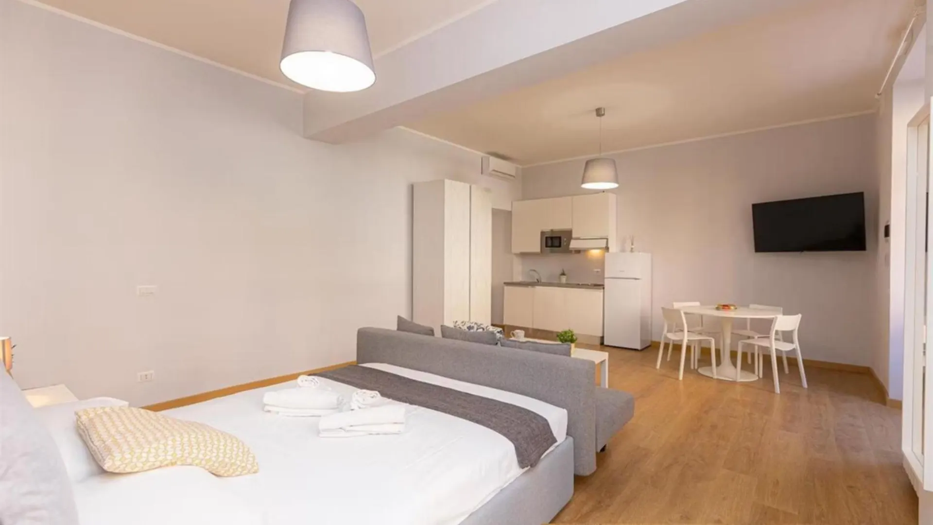 One Bedroom Apartment For Rent - Check Profile Řím Itálie