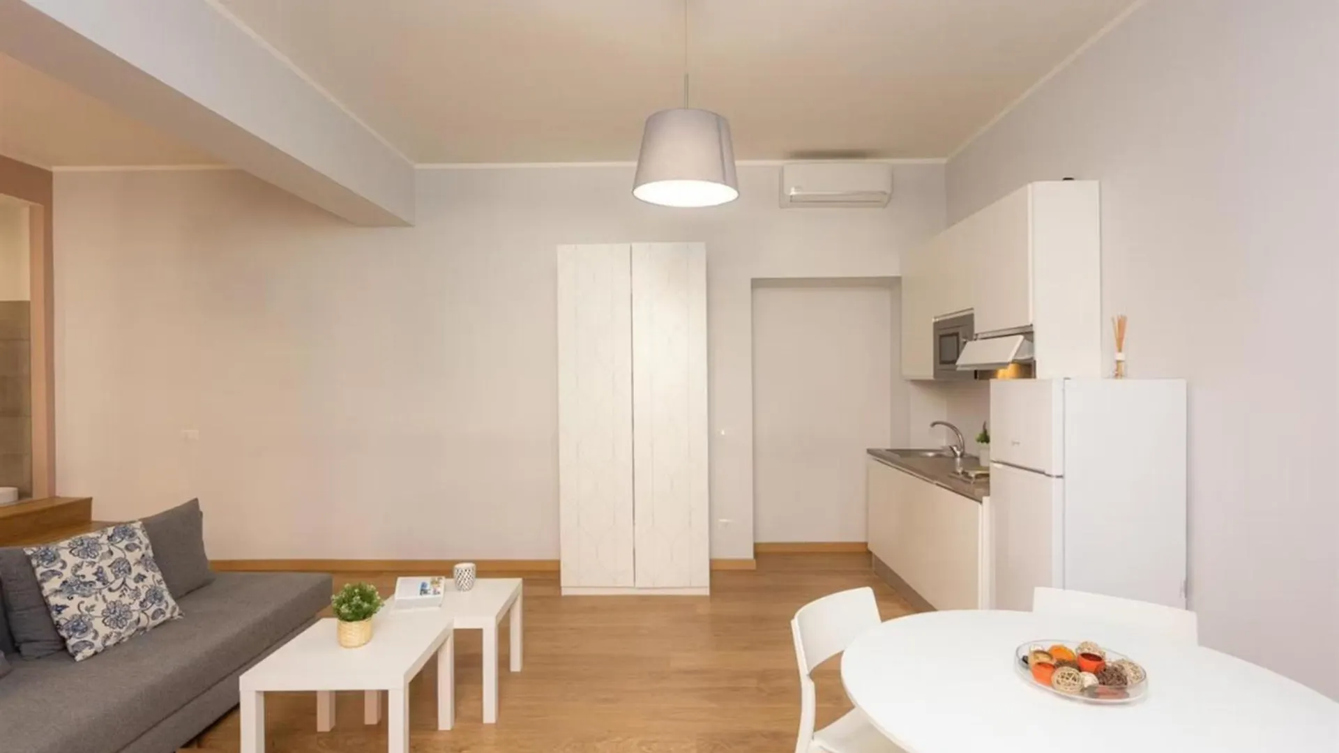 One Bedroom Apartment For Rent - Check Profile Řím Itálie