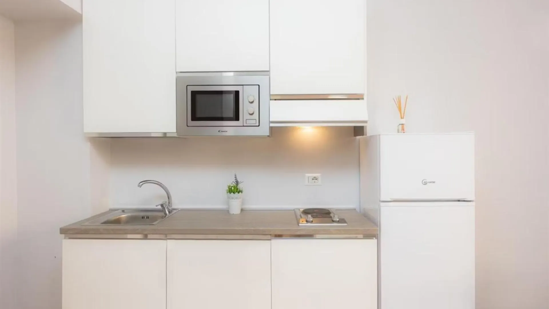One Bedroom Apartment For Rent - Check Profile Řím