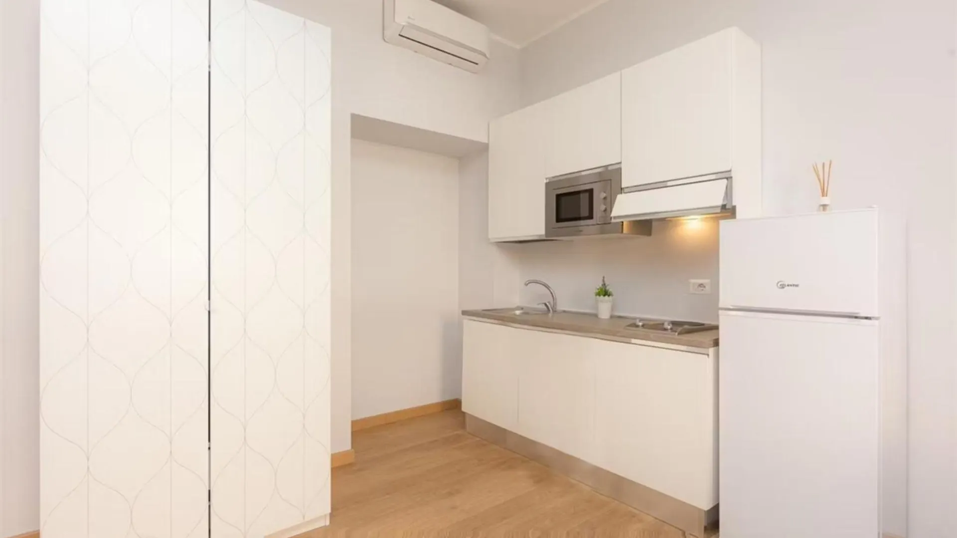 One Bedroom Apartment For Rent - Check Profile Řím