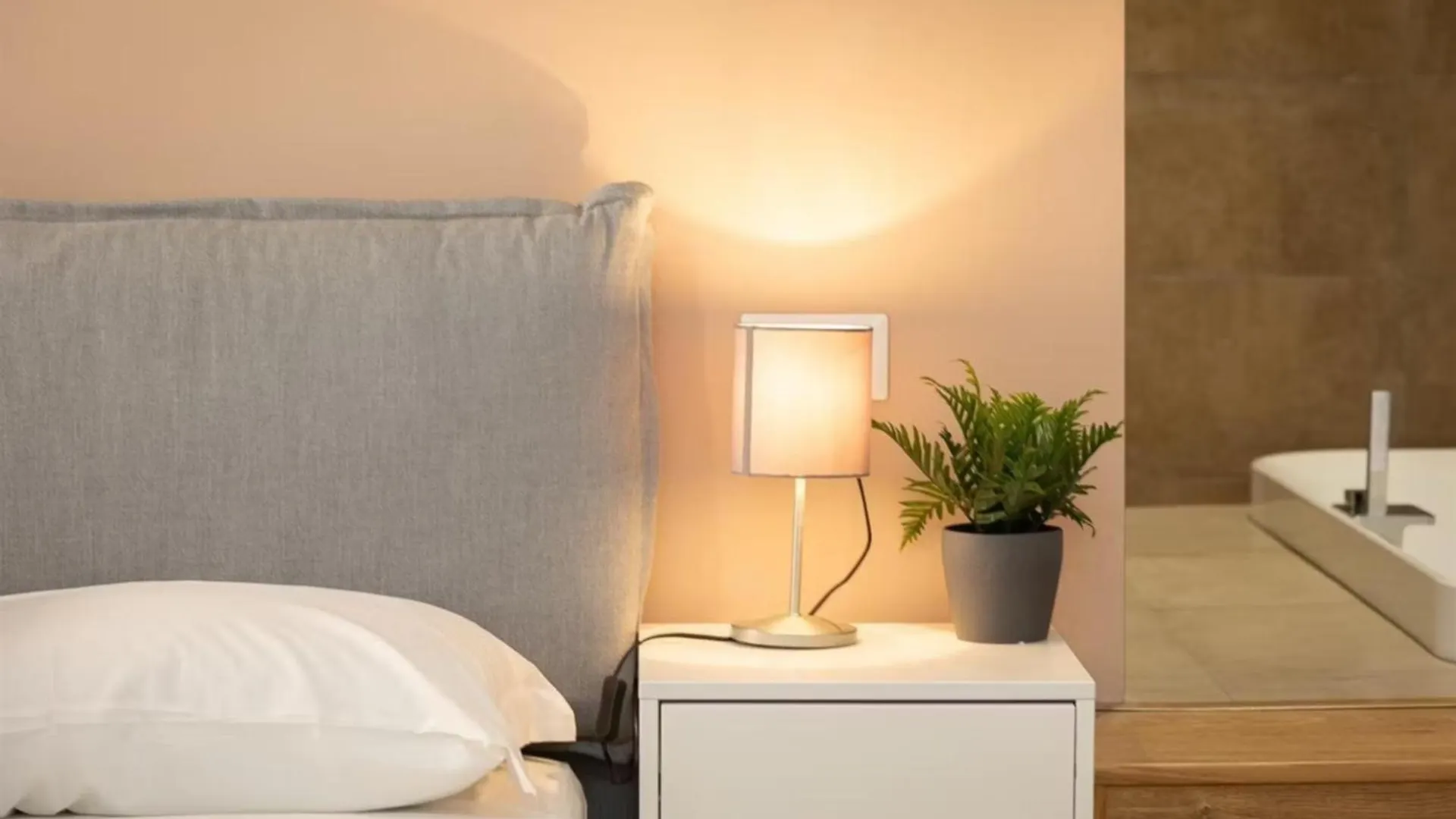 One Bedroom Apartment For Rent - Check Profile Roma 0*,  Italia