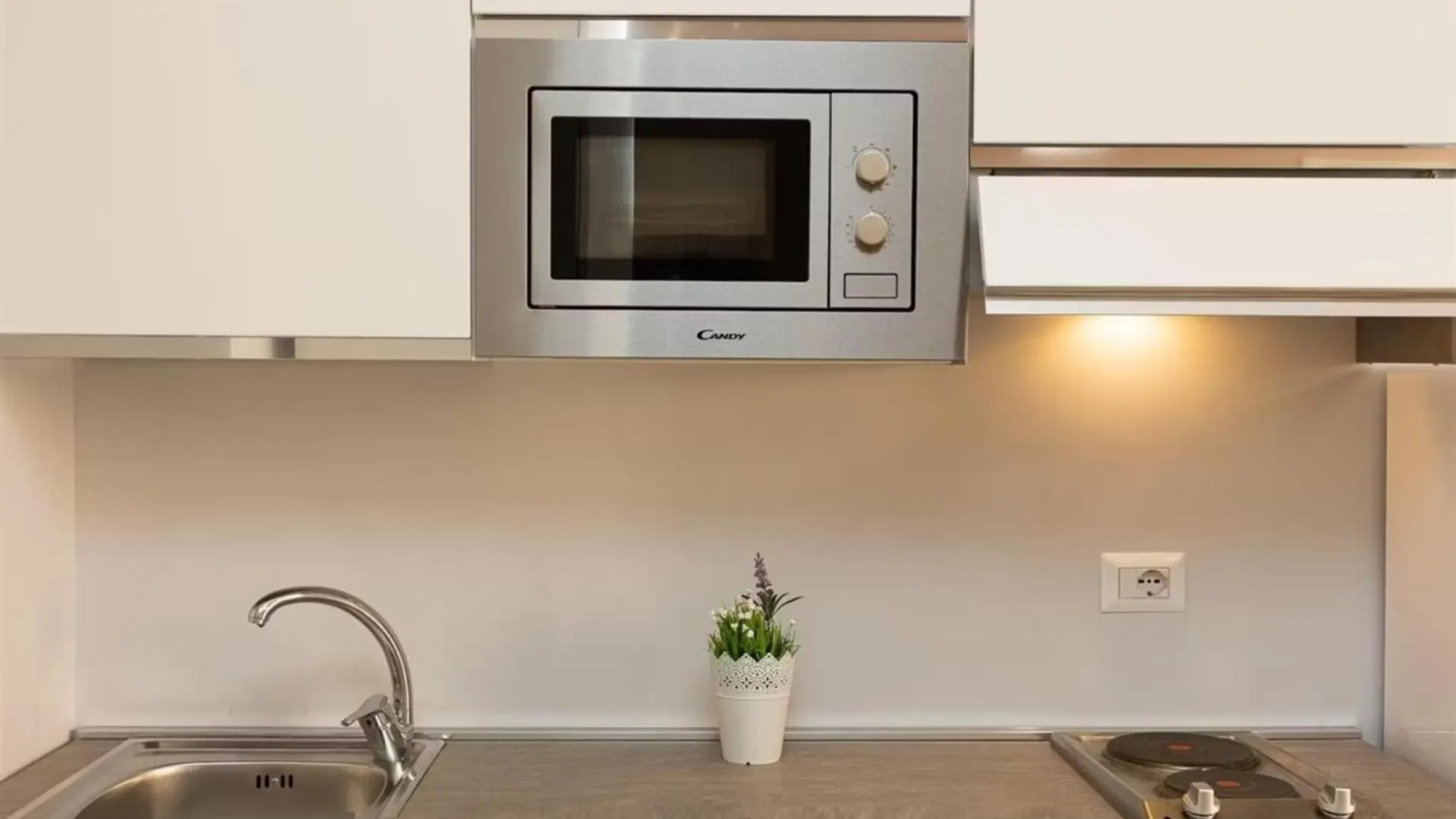 One Bedroom Apartment For Rent - Check Profile Roma